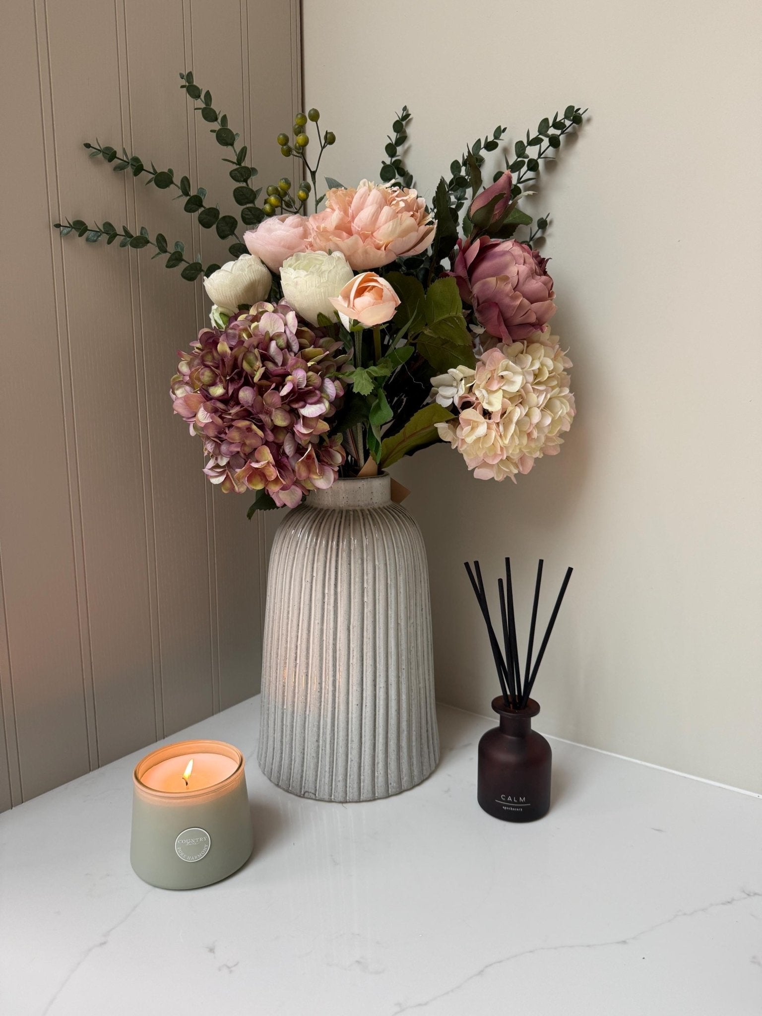 Sleek Ribbed Ceramic Vase - NalaWillowCo