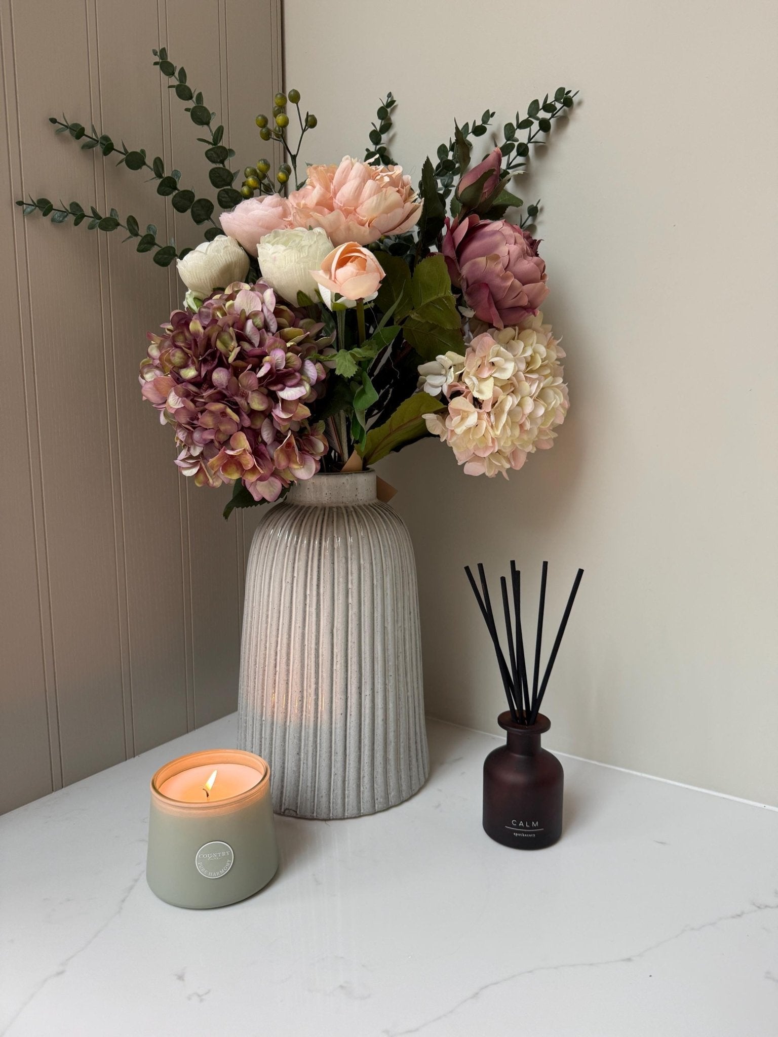 Sleek Ribbed Ceramic Vase - NalaWillowCo