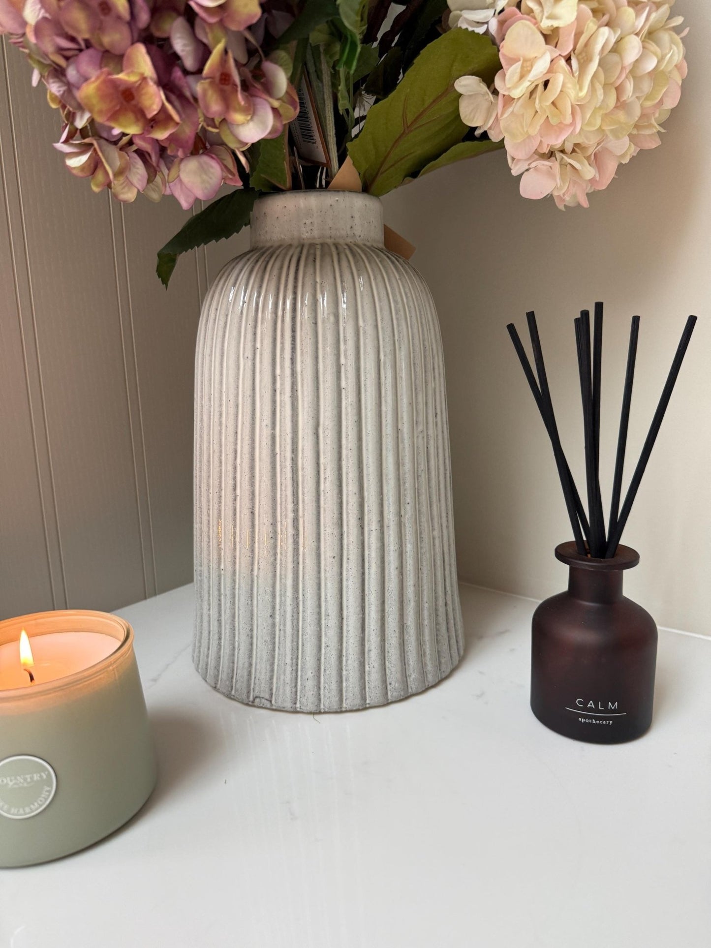Sleek Ribbed Ceramic Vase - NalaWillowCo