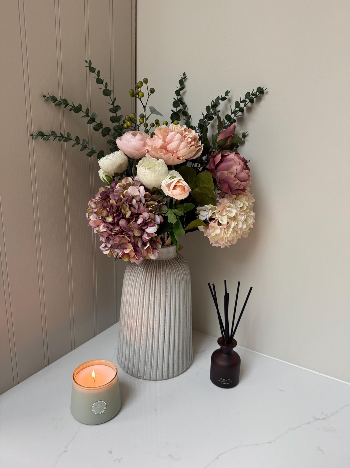 Sleek Ribbed Ceramic Vase - NalaWillowCo