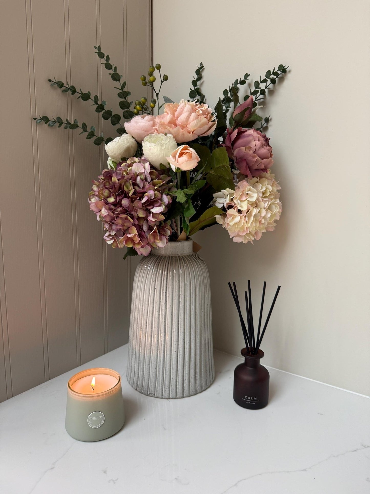 Sleek Ribbed Ceramic Vase - NalaWillowCo